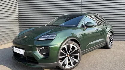 Grün Neu 2025 Porsche Macan 4 Electric SUV | 118.240 €