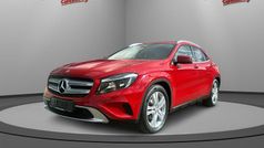 Rot Gebraucht 2016 Mercedes GLA200 SUV | 15.990 € (Fairer Preis)