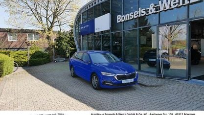 Używany Skoda Octavia Ambition 150 KM (110 kW) 2022 Niebieski Kombi