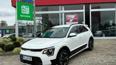 Schneeweiß Gebraucht 2024 Kia e-Niro 2 SUV | 29.990 € (Guter Preis)