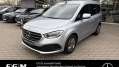 Helvinsilber Gebraucht 2024 Mercedes T180 Style Van / Kleinbus | 29.980 € (Fairer Preis)