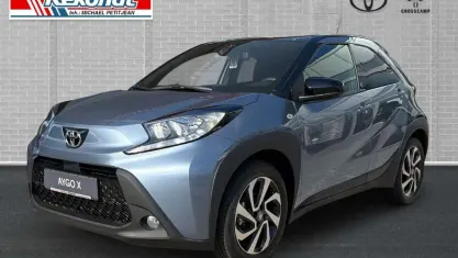 Gebraucht Toyota Aygo X Team 72 PS (52 kW) 2024 Celestite grey metallic / nigh SUV