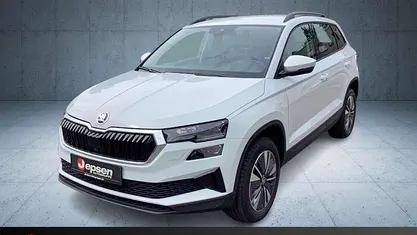 Moon weiß Gebraucht 2025 Skoda Karoq Tour SUV | 36.970 € (Fairer Preis)