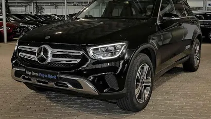 Unilack schwarz uni Gebraucht 2020 Mercedes GLC300e SUV | 34.890 € (Fairer Preis)