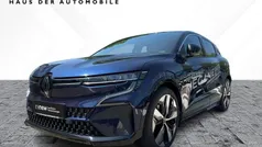 Nachtblau metallic, black pea Gebraucht 2022 Renault Mégane Techno Limousine | 27.817 € (Fairer Preis)