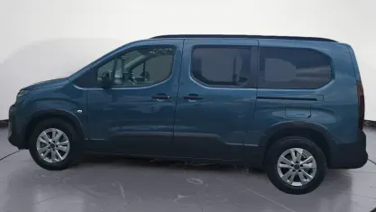 Neu Peugeot Rifter Allure 131 PS (96 kW) 2026 Schwarz Van / Kleinbus