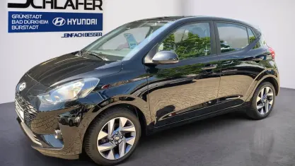 Gebraucht Hyundai i10 Trend 84 PS (61 kW) 2023 Phantom black / met Kleinwagen