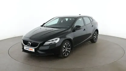 Gebraucht Volvo V40 Momentum 122 PS (89 kW) 2019 Schwarz Kombi