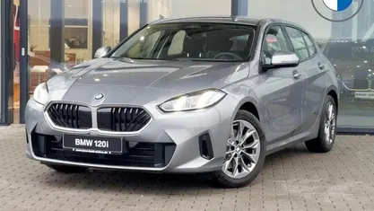 Neu BMW 120 Performance 170 PS (125 kW) 2025 Skyscraper grau metallic Kleinwagen