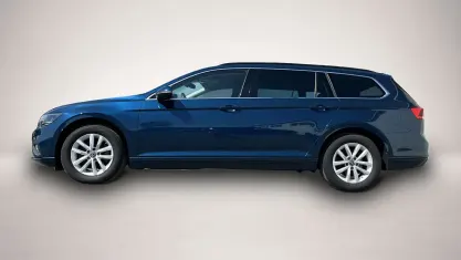 Gebraucht VW Passat Business 150 PS (110 kW) 2022 Blau Kombi