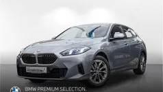 Grau Gebraucht 2024 BMW 118 Shadowline Kleinwagen | 31.500 € (Fairer Preis)