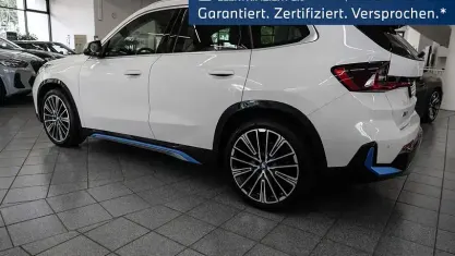 Gebraucht BMW iX1 xLine 230 kW (313 PS) 2023 Alpinweiss iii SUV
