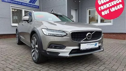 Grau Gebraucht 2021 Volvo V90 CC Pro Kombi | 31.900 € (Fairer Preis)