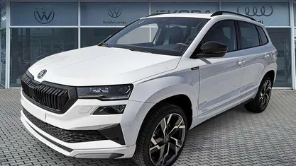 Weiss Neu 2025 Skoda Karoq SportLine SUV | 36.280 € (Fairer Preis)