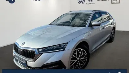 Gebraucht Skoda Octavia Clever 150 PS (110 kW) 2022 Brilliantsilber metallic Kombi