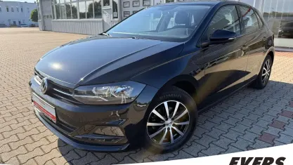 Gebraucht VW Polo Comfortline 75 PS (55 kW) 2018 Deep black perleffekt Kleinwagen