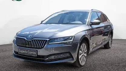 Gebraucht Skoda Superb Style 200 PS (147 kW) 2023 Grau Kombi