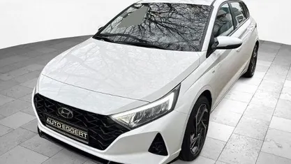 Weiß Gebraucht 2021 Hyundai i20 Intro Edition Limousine | 16.490 € (Fairer Preis)