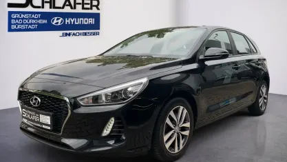 Gebraucht Hyundai i30 Trend 140 PS (102 kW) 2018 Phantom black / mic Limousine