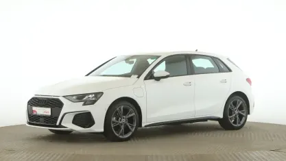 Używany Audi A3 S-Line 204 KM (150 kW) 2022 Biały Sedan/Limuzyna