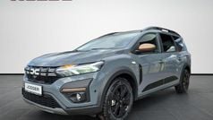 Grau Gebraucht 2024 Dacia Jogger Extreme Van / Kleinbus | 21.900 € (Fairer Preis)