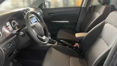 Farbe: weiss Neu 2025 Suzuki Vitara Comfort SUV | 23.688 € (Fairer Preis)