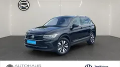 Schwarz Gebraucht 2024 VW Tiguan Move SUV | 36.980 € (Fairer Preis)