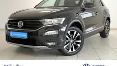 Deep black perleffekt (schwarz), perleffekt Gebraucht 2020 VW T-Roc IQ Drive SUV | 21.900 € (Fairer Preis)