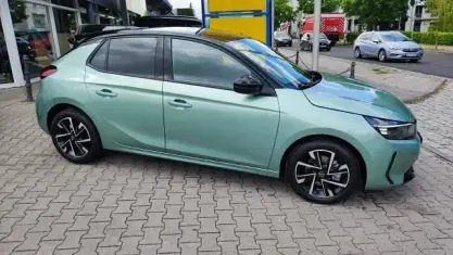 Neu Opel Corsa 101 PS (74 kW) 2026 Metallic) (gruen Kleinwagen