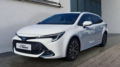 Używany Toyota Corolla Team 196 KM (144 kW) 2024 Biały Kombi