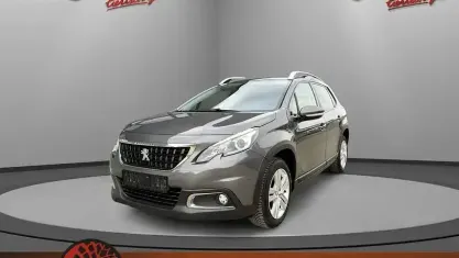 Gebraucht Peugeot 2008 Signature Sky 114 PS (83 kW) 2019 Lackierung platiniumgrau/metalliclackierung mit schutzlack SUV