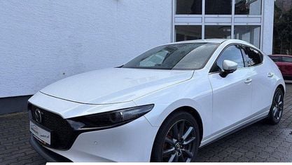 Używany Mazda 3 Selection 122 KM (89 kW) 2022 Biały Sedan/Limuzyna