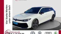 Oryxweiß perleffekt Gebraucht 2025 VW Passat R-line Kombi | 47.850 € (Guter Preis)