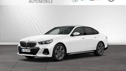 Gebraucht BMW 540 M Sport 303 PS (222 kW) 2025 Alpinweiss Limousine