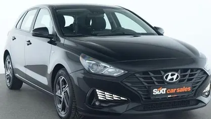 Gebraucht Hyundai i30 Select 120 PS (88 kW) 2023 Schwarz Limousine