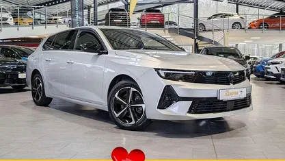 Gebraucht Opel Astra 131 PS (96 kW) 2024 Silber Limousine