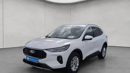 Frozen white Neu 2025 Ford Kuga Titanium SUV | 32.980 € (Fairer Preis)