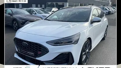 Frostweiß (weiss) Gebraucht 2024 Ford Focus ST Kombi | 34.580 € (Fairer Preis)