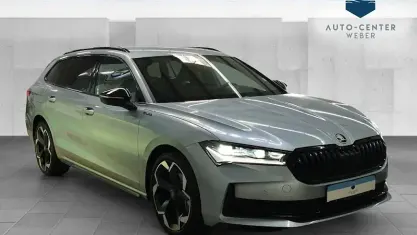 Neu Skoda Superb SportLine 150 PS (110 kW) 2025 Silber Kombi