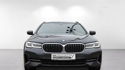 Gebraucht BMW 530 Shadowline 292 PS (214 kW) 2022 Sophistograu brillanteffekt metalli Kombi