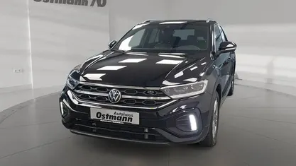 Schwarz (deep black perleffekt) Gebraucht 2025 VW T-Roc R-line SUV | 29.980 € (Fairer Preis)