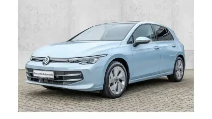 Gebraucht VW Golf VIII Pro 150 PS (110 kW) 2025 Blau Limousine