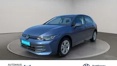 Blau Gebraucht 2024 VW Golf VIII Life Limousine | 27.780 € (Fairer Preis)
