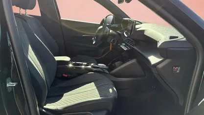 Gebraucht Peugeot 2008 Allure 131 PS (96 kW) 2024 Schwarz SUV