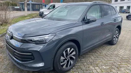 Neu VW Tiguan Life 150 PS (110 kW) 2025 Delfingrau metallic SUV