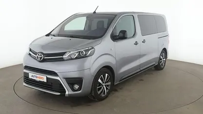 Grau Gebraucht 2023 Toyota Proace Verso Executive Kombi | 41.740 € (Fairer Preis)