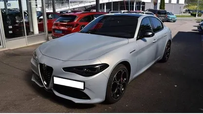 Grau Gebraucht 2023 Alfa Romeo Giulia Competizione Limousine | 38.785 € (Fairer Preis)