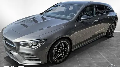 Gebraucht Mercedes CLA200 Shooting Brake AMG 163 PS (119 kW) 2022 Metalliclack mountaingrau Kombi