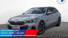 Brooklyn grey Gebraucht 2024 BMW 520 M Sport Kombi | 50.950 € (Superpreis)