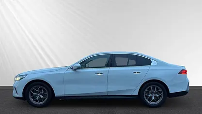Gebraucht BMW 520 197 PS (144 kW) 2023 Weiss Limousine